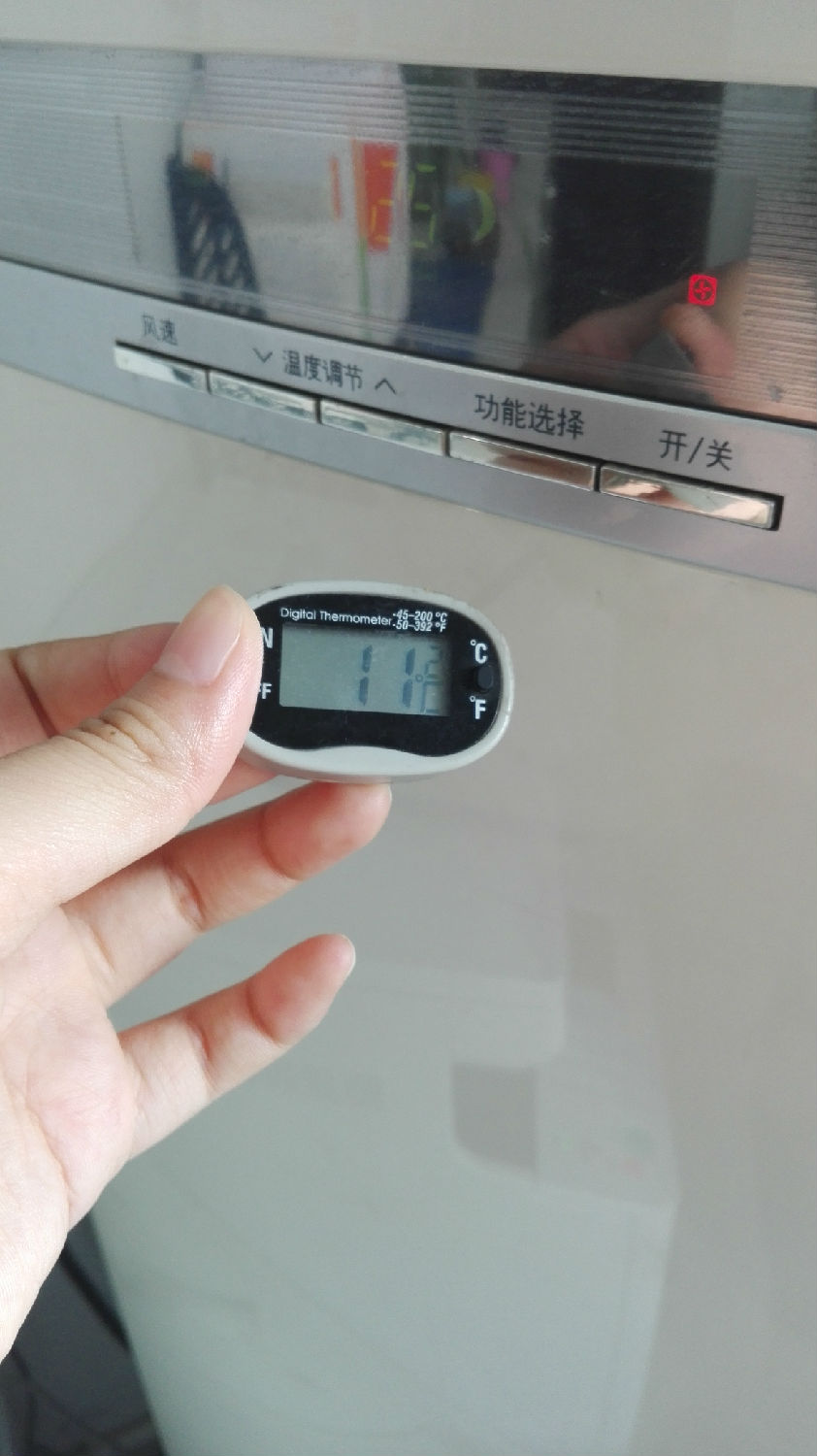 空調(diào)出風(fēng)口溫度由溫度計來幫你了解3.jpg